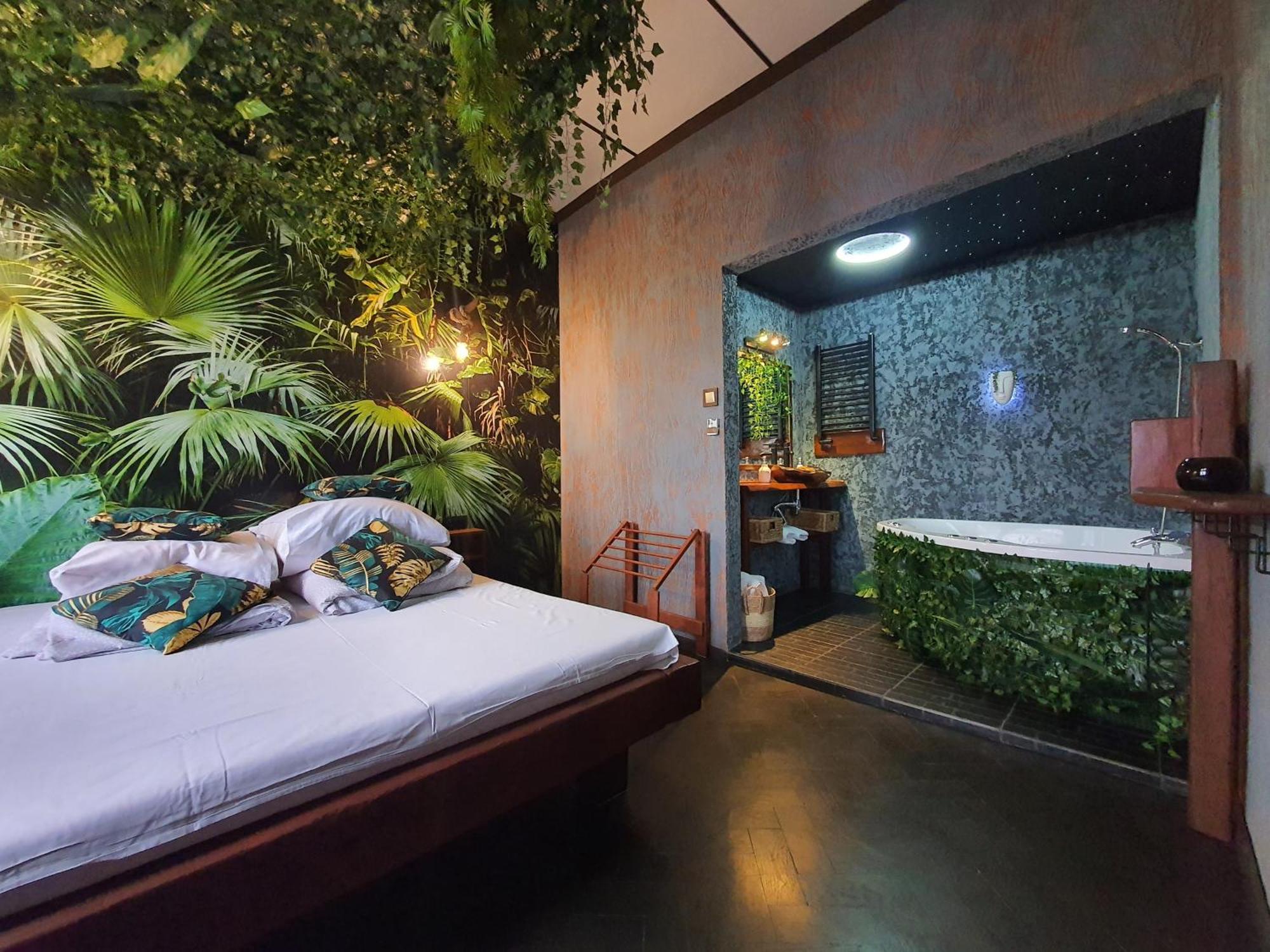 Tropicana Jacuzzi Apartment Красков Екстериор снимка