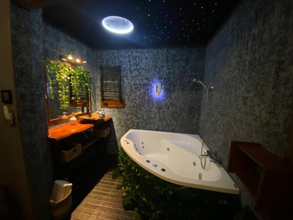 Tropicana Jacuzzi Apartment Красков Екстериор снимка